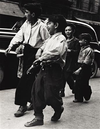 MORRIS ENGEL (1918-2005) A group of six photographs from New Yorks East Side (4) and Chicago (2).